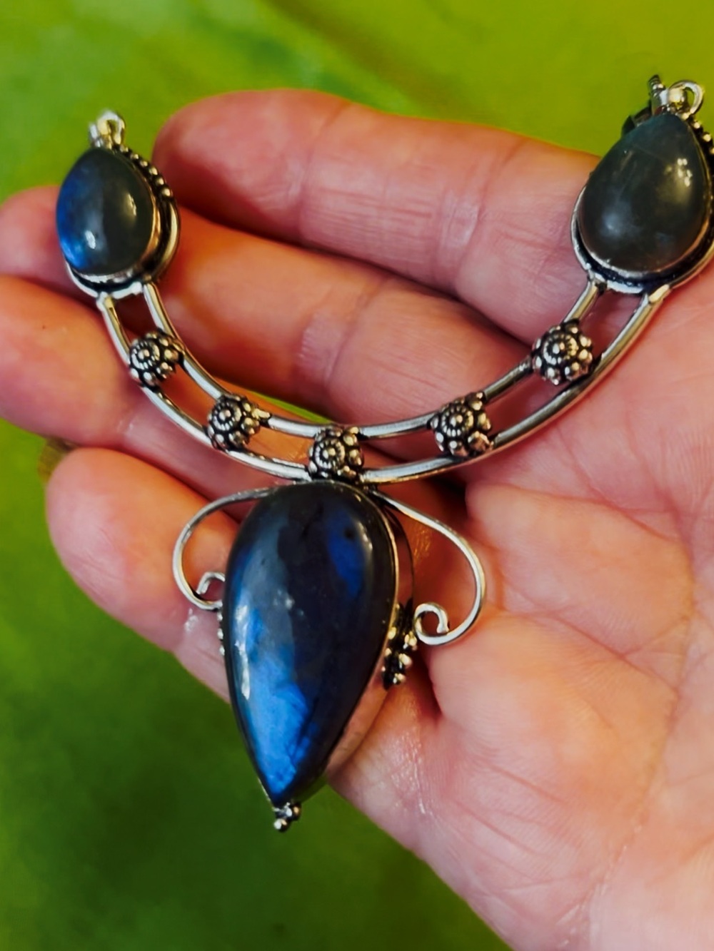 You Have To See This Video
Amazing Color Flash Of Genuine Labradorite Necklace